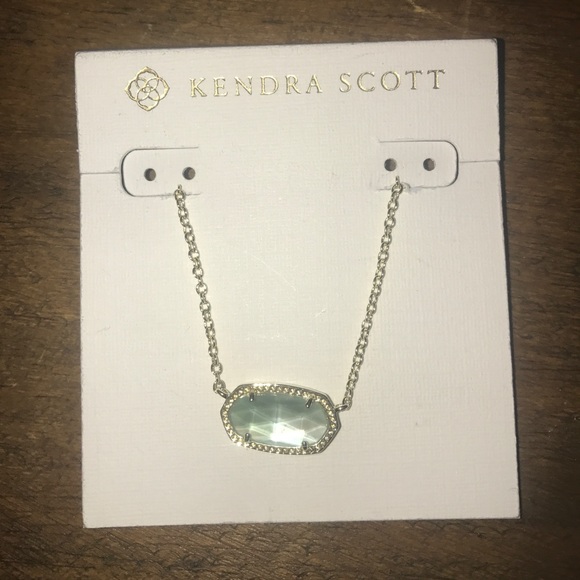 Kendra Scott Jewelry - Elisa Pendant Necklace In Chalcedony